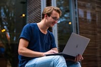 Man online gambling